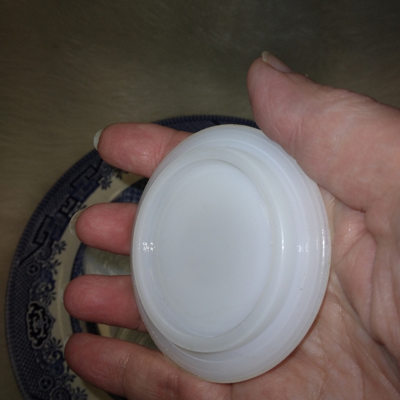 MASON JAR 4 Sana milk glass zinc lid inserts, no chips or cracks. - Picture 4 of 8